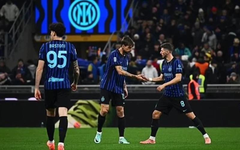 انتر ميلان يعزز موقعه في الدوري الإيطالي بهدفين من لاوتارو مارتينيز ضد بيزا